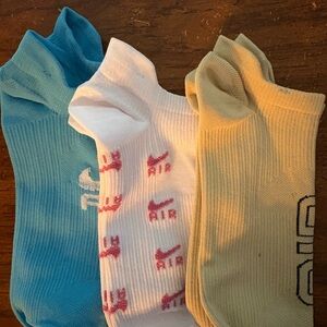 Nike Low-Cut Athletic Socks in Blue, White & Pale Yellow - 3-Pack
